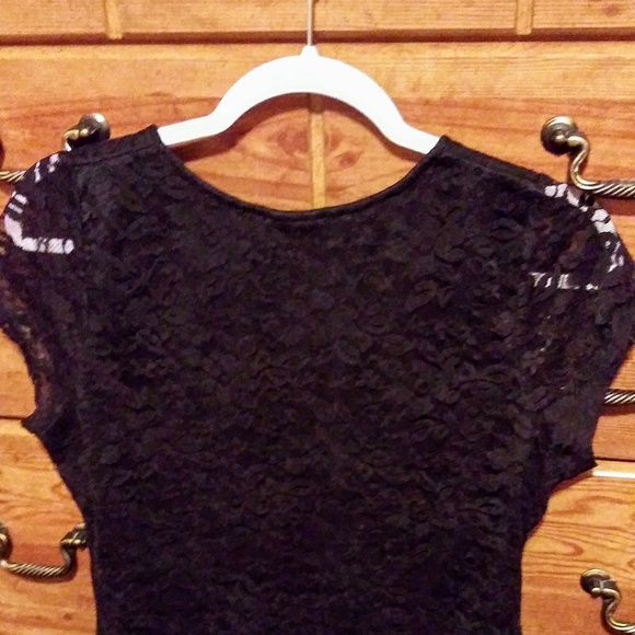 🌸Woman Lace Blouse 🌸 - Picture 2 of 6